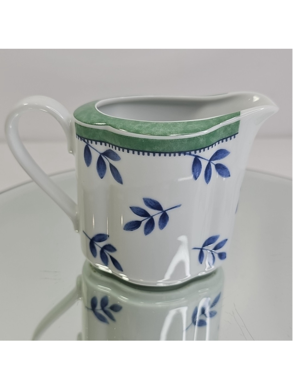 Villeroy and Boch SWITCH 3 Creamer White Blue Leaf Green Band